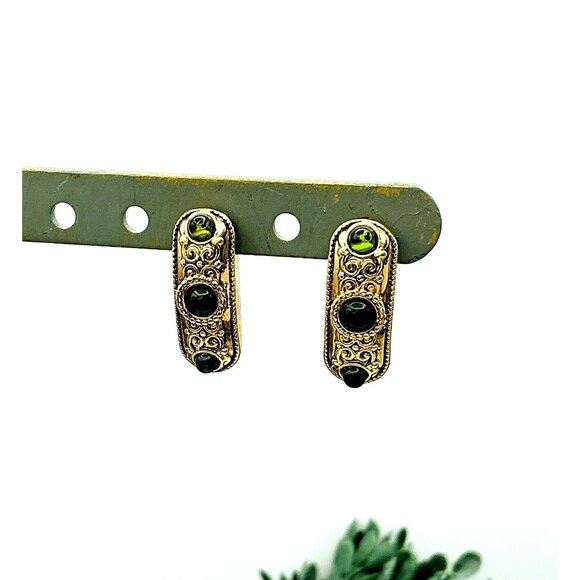Vintage Gold Tone Green Gems Detailed Filigree Stud Earrings - Picture 7 of 8